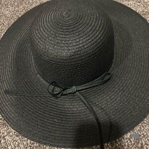 Elegant Black Wide-Brimmed Hat